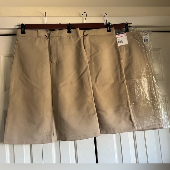 French Toast size 14 Kick Pleat Poly Skirt - Picture 1 of 3